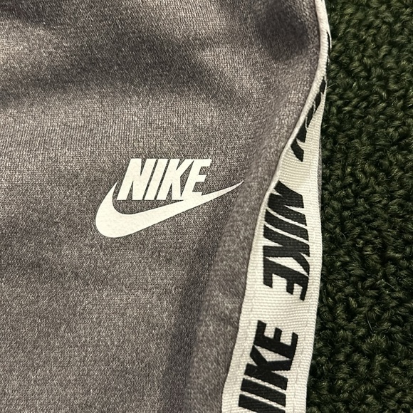 Nike two-piece tracksuit size 12 months - Picture 2 of 4